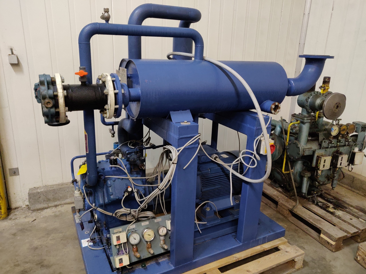 Used AMMONIA chiller which can be used as heatpump. Build on steel